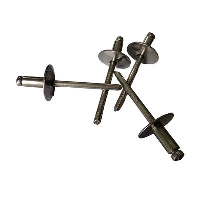 Hochlastkapazität offene Stahlnieten mit großer Kante und hellen Oberfläche