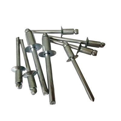 Hohe Festigkeit 4,8 mm Offene End Blind Rivets mit Eisen Countersunk Kopf in hellen Oberfläche